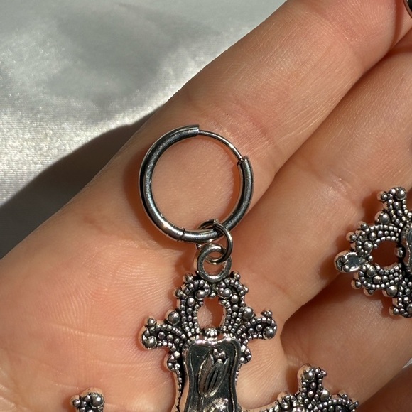 Halloween gothic Silver color Cross Earrings with Red Gem - Picture 5 of 7